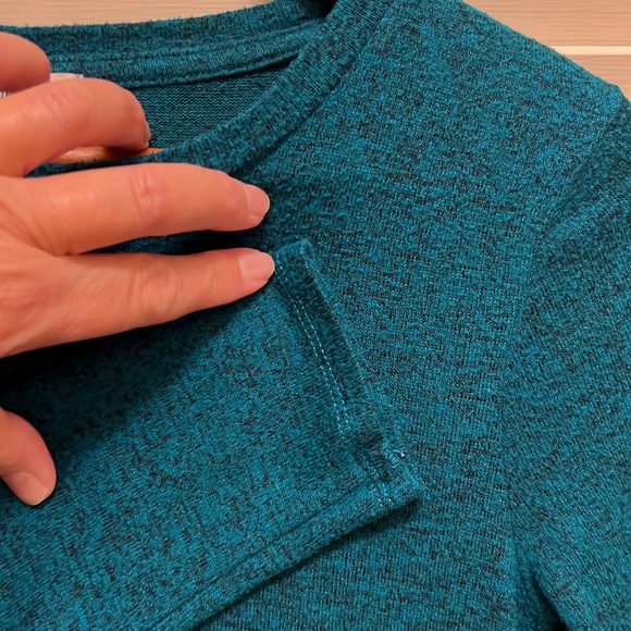 Old Navy Long Sleeved Sweater in Deep Teal/ Black Fabric - Picture 4 of 11
